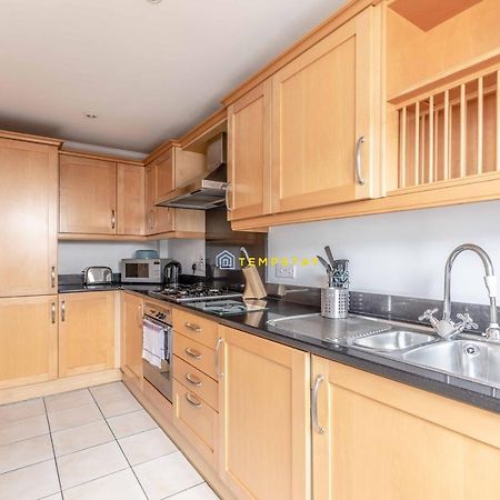 Perfect Spot In Central Windsor & Free Parking! Esterno foto