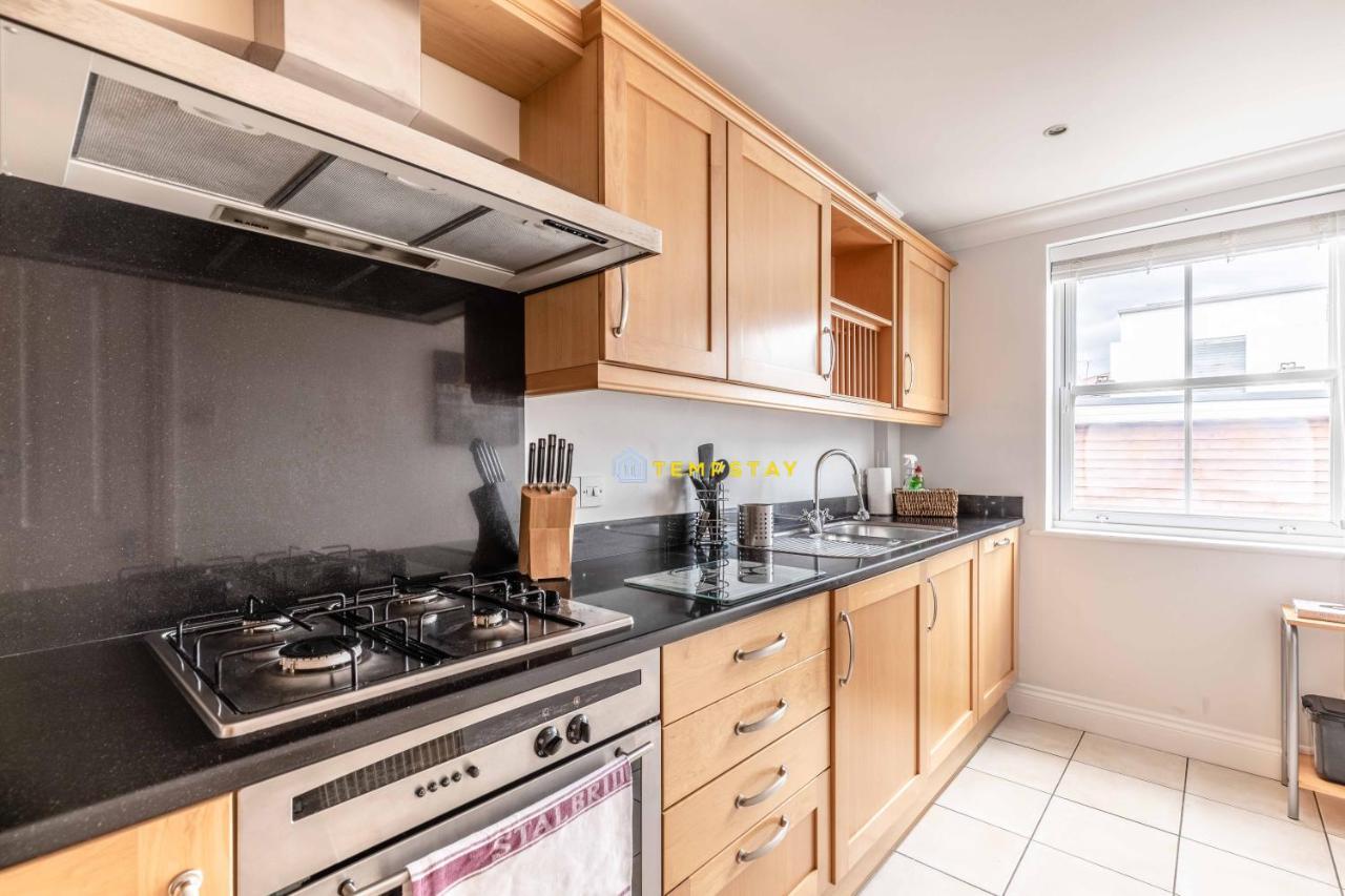 Perfect Spot In Central Windsor & Free Parking! Esterno foto
