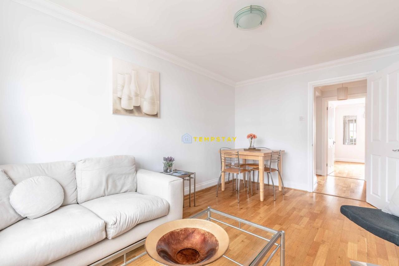 Perfect Spot In Central Windsor & Free Parking! Esterno foto