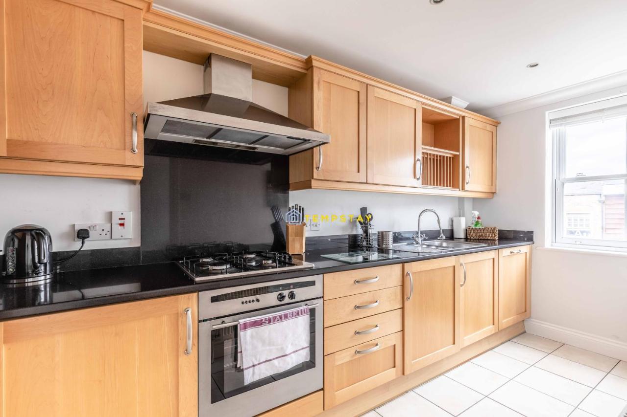 Perfect Spot In Central Windsor & Free Parking! Esterno foto