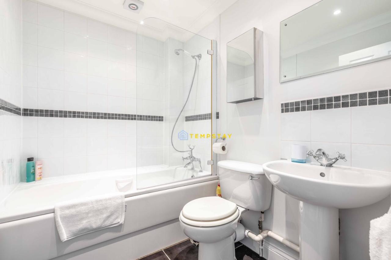 Perfect Spot In Central Windsor & Free Parking! Esterno foto
